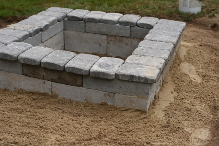 DIY Fire Pit Using Cinder Blocks by Carole Knits
