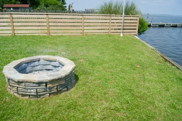 DIY Fire Pit using Retaining Wall Stones by Ellis & Page via Remodelholic