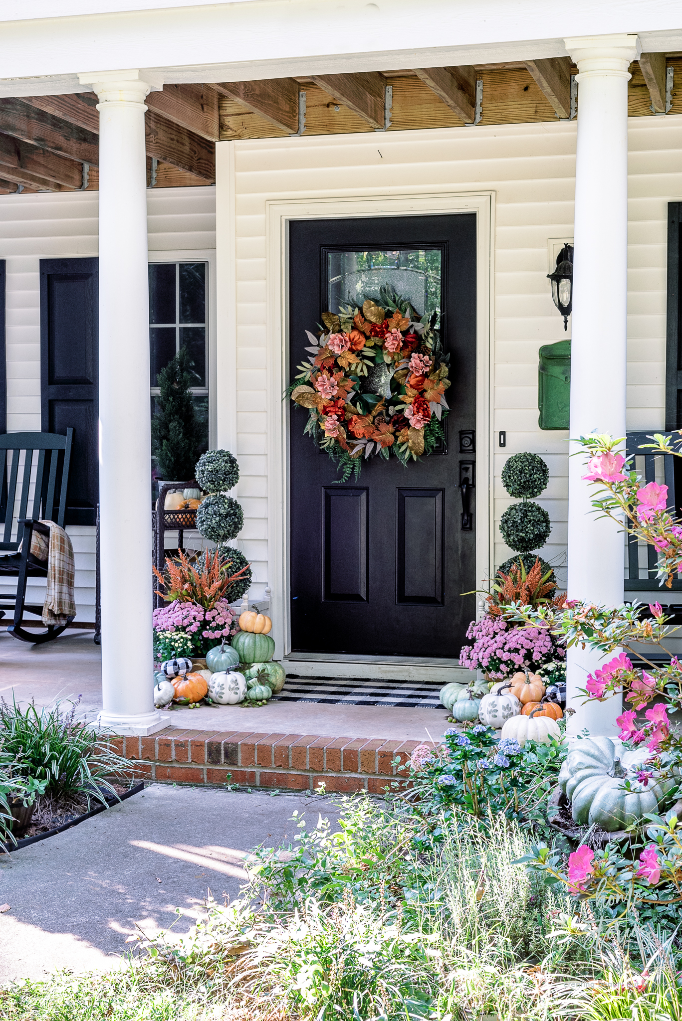 Fall Porch Decor with Faux and Live Pumpkins and Mums