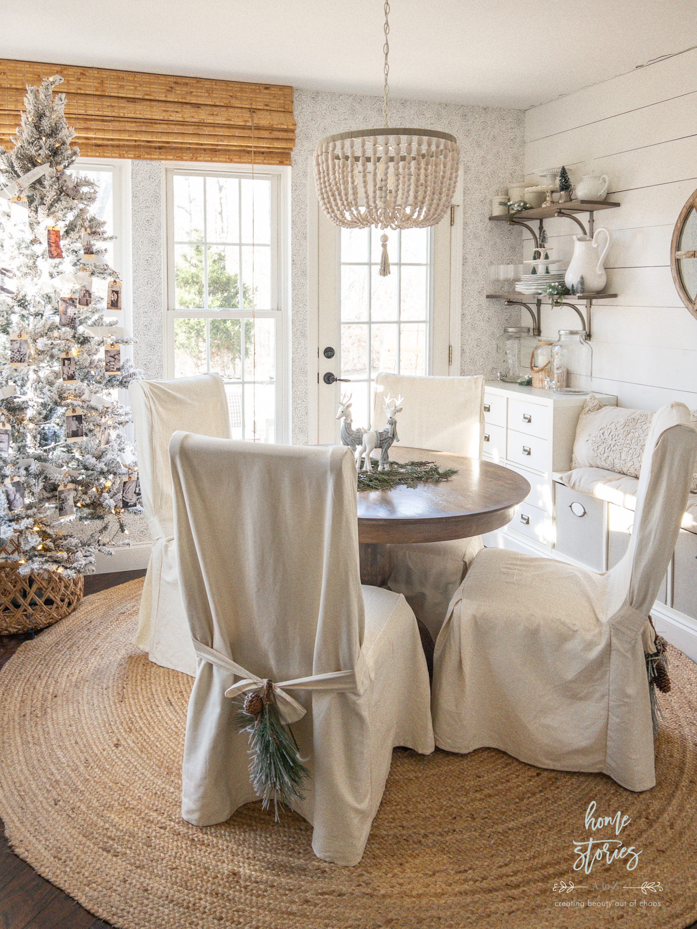 round table Christmas decor