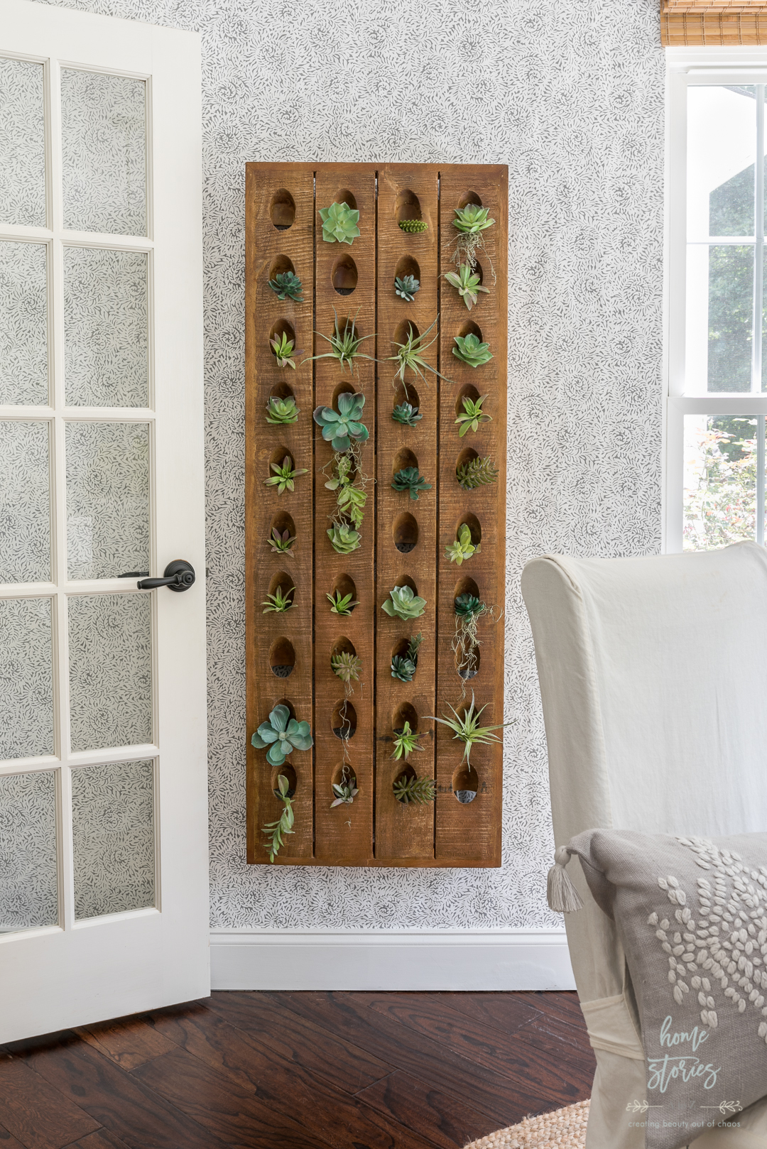 serena and lily wallpaper breakfast room